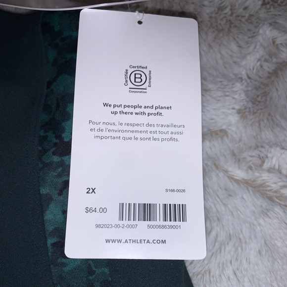 NWT - Athleta - Conscious Crop Serene D-DD - Picture 10 of 16